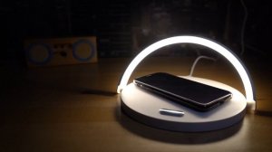 Беспроводная зарядка-светильник Qitech LED Lamp. Обзор