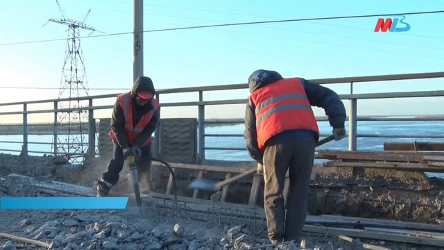 Дорогу на Волжской ГЭС в Волгограде ремонтируют в две смены смотреть онлайн