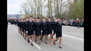 НАГРАДИЛИ МАЙОРА БЕЗ ТУФЛИ, МАРШИРУЮЩЕГО НА ПАРАДЕ