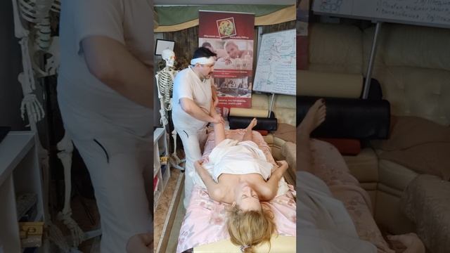 Правка ног для девушек. Починили и порядок! Девушкам скидка у Олега Гудвина! #shorts смотреть онлайн