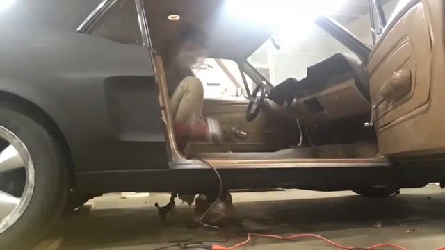 1967 Mustang Automatic Shifter Bushing and Cutting out the Floor Boards. смотреть онлайн