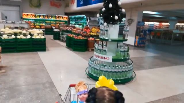 Поход в магазин с куклой-дочкой Моней/Еда для куколки/Игра дочки-матери/ смотреть онлайн