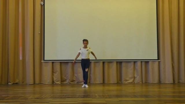 Станцевала на ЛИНЕЙКЕ танец ПЕРЕМЕНА !