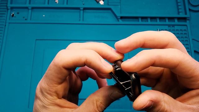 Apple Watch Battery Replacement / Замена батареи в Эпл Вотч смотреть онлайн