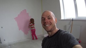 ПОКРАСКА стены в розовый цвет Марта КРАСИТ стену и СЕБЯ)