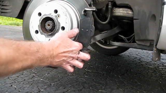 MERCEDES E500 W211 REAR BRAKE PAD REPLACEMENT WITH CERAMIC. E350 E320 смотреть онлайн