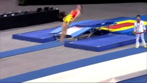 Прыжки на акробатической дорожке