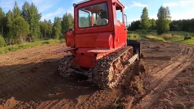 Работы на Лёхиной фазенде. Часть 4. Починили трактор. Лера работает на ДТ-75 смотреть онлайн