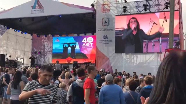 Игорь Корнелюк на сцене смотреть онлайн