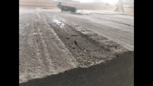 Снимаем наплывы с бетона, выравниваем фундамент под печь. Обходим фундамент балками. (День 56-57).