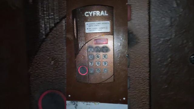 Как открыть домофон CYFRAL CCD 2094M без ключа двумя способами