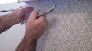 Подрезка обоев на откосах. Как отрезать обои по углу откоса ровно.