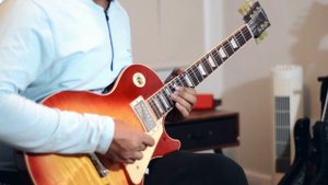 Gibson Les Paul vs Fender American Standard Stratocaster - Still Got the Blues