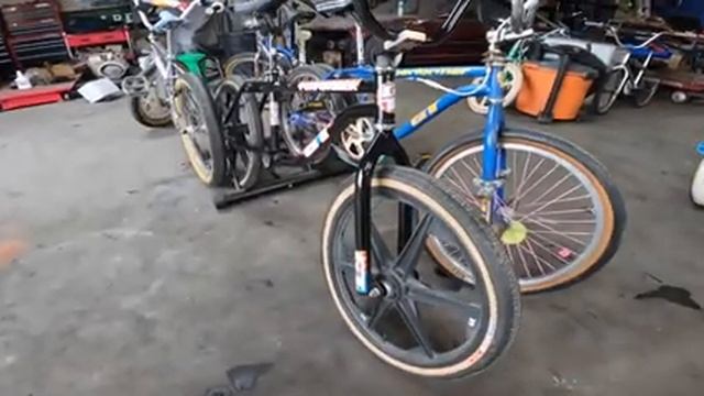 Going Through My BMX Collection! смотреть онлайн