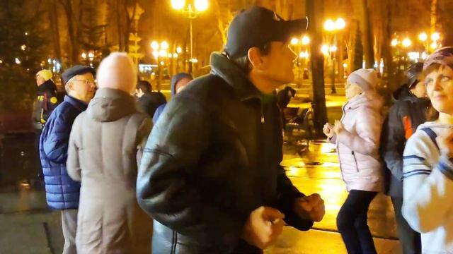 Плавочки с булавочкой Танцы в парке Горького Харьков Ноябрь 2021
