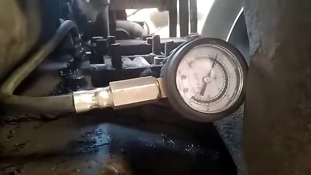 Замер давления масла механическим монометром