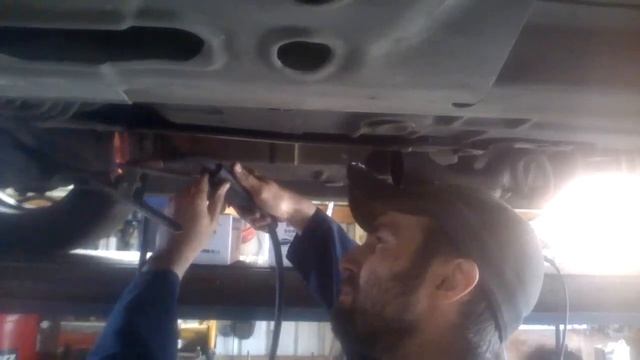 Auto Repairs - 1998 Pontiac Grand Prix - Catalytic Converter Removal and Installation смотреть онлайн