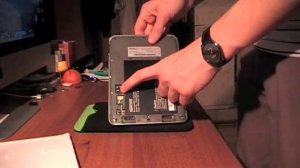 Как снять крышку с PocketBook IQ 701