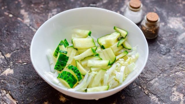 Салат Яркий праздник с курицей