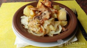 Жареная курица с картофелем и луком