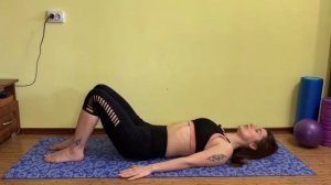 Упражнение для стабилизации таза и расслабления поясницы