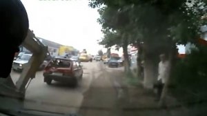 в скопине рязанской обл. экскаватор догнал таврию!