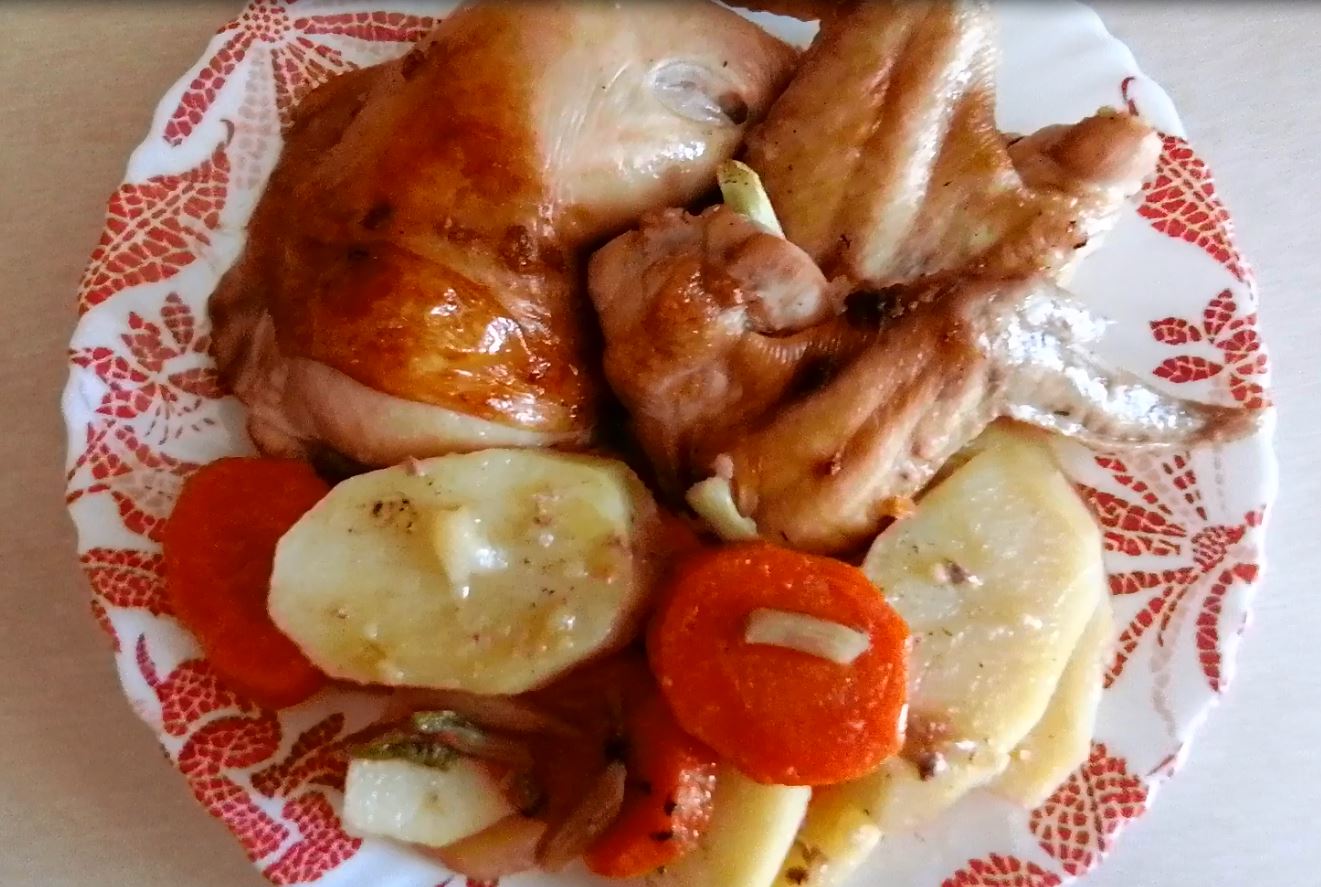 Курица в духовке с картошкой. Быстрый и вкусный ужин