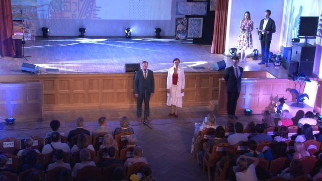 Вручение дипломов студентам Российского колледжа традиционной культуры во Дворце учащейся молодежи