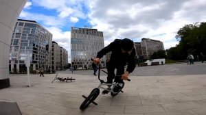 КАТАЕМСЯ НА БМХ ПО МОСКВЕ! ЧУТЬ НЕ ПРИНЯЛИ КОПЫ!