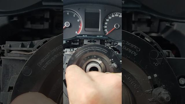 правильное положение шлейфа. при замене подрулевого шлейфа vw polo sedan рестайлинг. смотреть онлайн