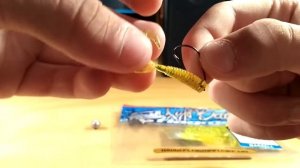 Как одеть силиконовую приманку на офсетный крючок !