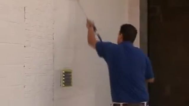 Покраска стен с применением аксессуаров (2) смотреть онлайн