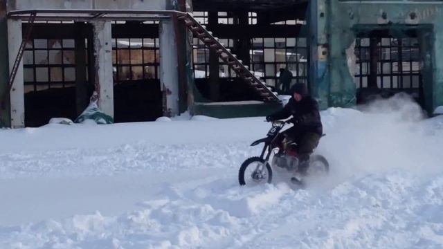 Pitbike ice training. Питбайк тренировка на льду. смотреть онлайн