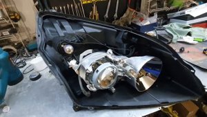 Opel Vectra C. Улучшение света путём замены линз на биксеноновые Hella 3R.