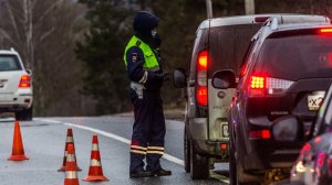 Инспекторы ДПС ГИБДД нарушают закон о социальной дистанции.