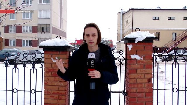 В интернете обсуждают видео, где школьник неудачно перелезает через забор школы в Альметьевске смотреть онлайн