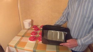 Рыболовные кружки в контейнере из канистры с "загонами" для живцов. Fishing, Russian style!