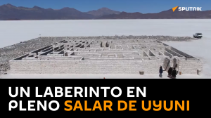 Un laberinto fue construido en pleno salar de Uyuni