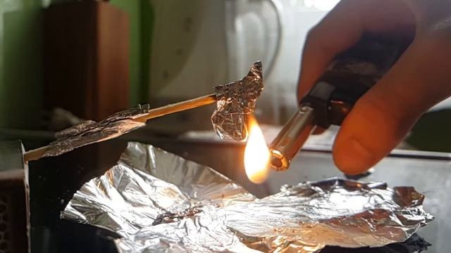 Спичечная сера в фольге вспыхивает в слоумо 2 смотреть онлайн