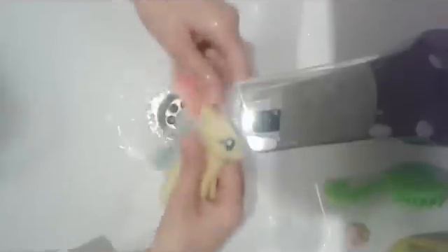 Делаем гриву пони мягкой и гладкой! смотреть онлайн