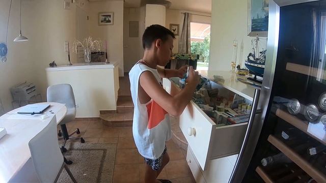 VLOG: СИЛЬНО ТРАВМИРОВАЛСЯ! ТАРАКАН В КРОВАТИ!