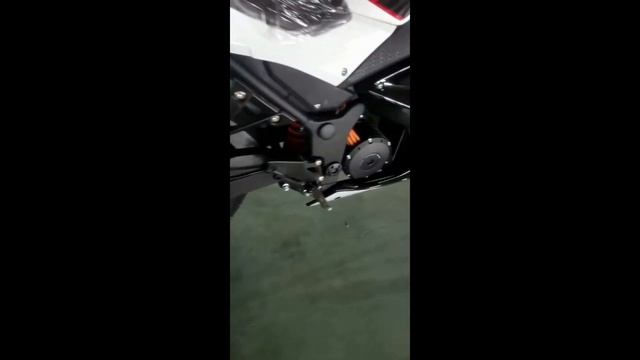 YAMAHA R3 5000W центральный мотор смотреть онлайн
