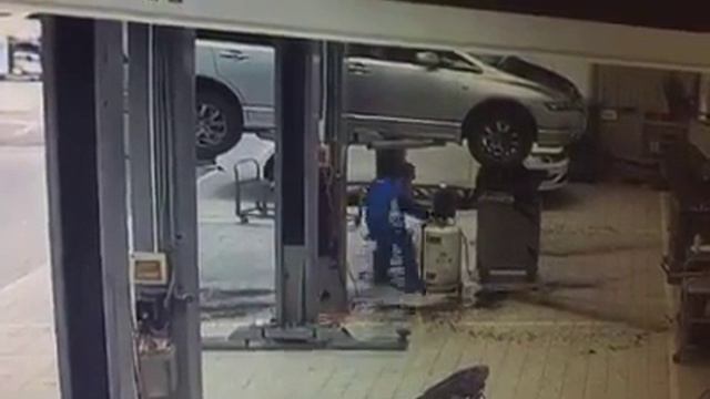 Прикол в АВТОСЕРВИСЕ!!!! 2017 смотреть онлайн