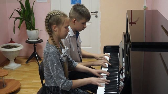 Ансамбль Бутримова Ольга 11 лет , Жолоб Олег 12 лет, МБУДО Песчанокопская ДШИ смотреть онлайн