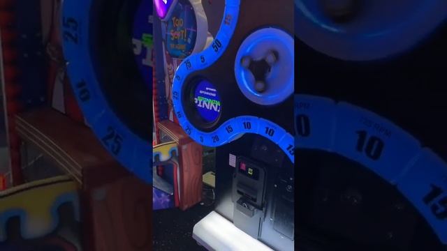 Fidget Spinner Arcade game - Hollywood bowling