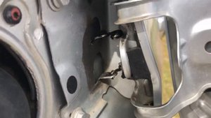 Лючок бензобака Renault Duster - решение проблемы задевания крыла.