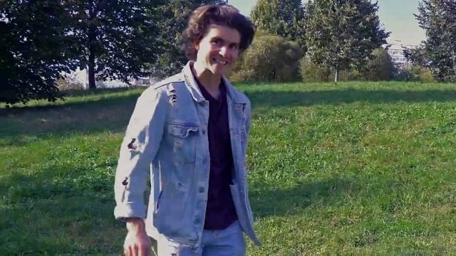 ЗумЗум - ЗАЛЕЗ В УХО / ИСКУПАЛСЯ В ЧАШКЕ / ЛЕТАЛ НА МЯЧИКЕ ДЛЯ ГОЛЬФА смотреть онлайн