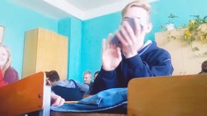 Школьник орет на училку