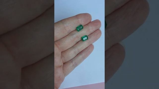 Натуральные изумруды 3,90 ct. (9x6 mm)