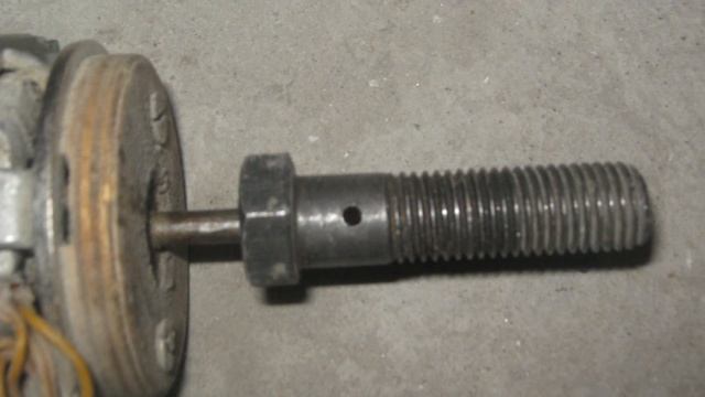 ✅КАК СДЕЛАТЬ НАЖДАК СВОИМИ РУКАМИ, ТОЧИЛО ДЛЯ ДОМА, ЗАТОЧКИ НОЖЕЙ. ИЗ БОЛТА И ОДНОФАЗНОГО ДВИГАТЕЛЯ смотреть онлайн